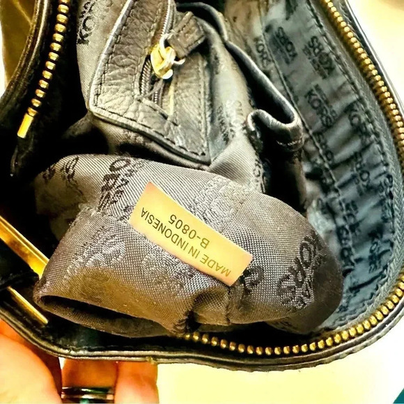 Micheal Kors Distressed Leather Hobo Shoulder Purse - Picture 12 of 12